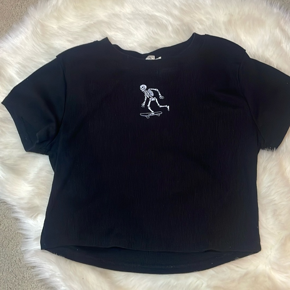 NIKXIE Babydoll Cropped Black Rib Tee Junior skeleton riding skateboard Medium